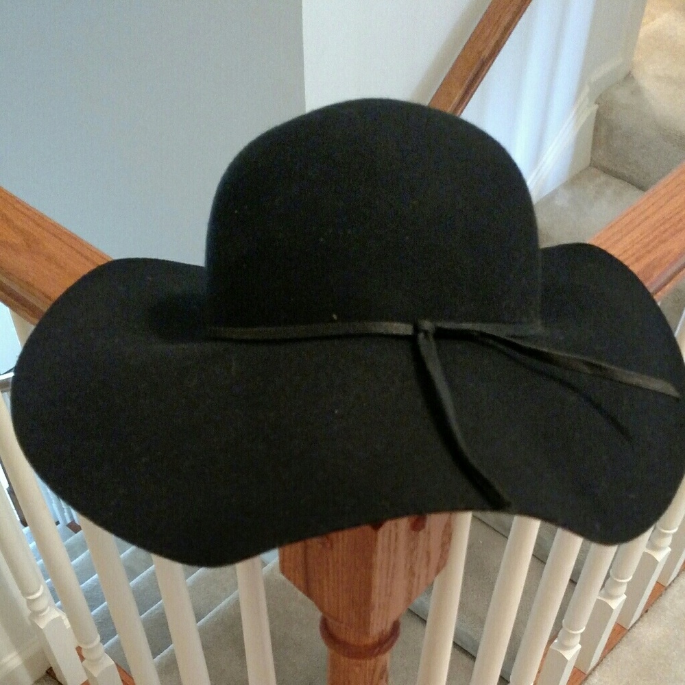 Black Floppy Hat